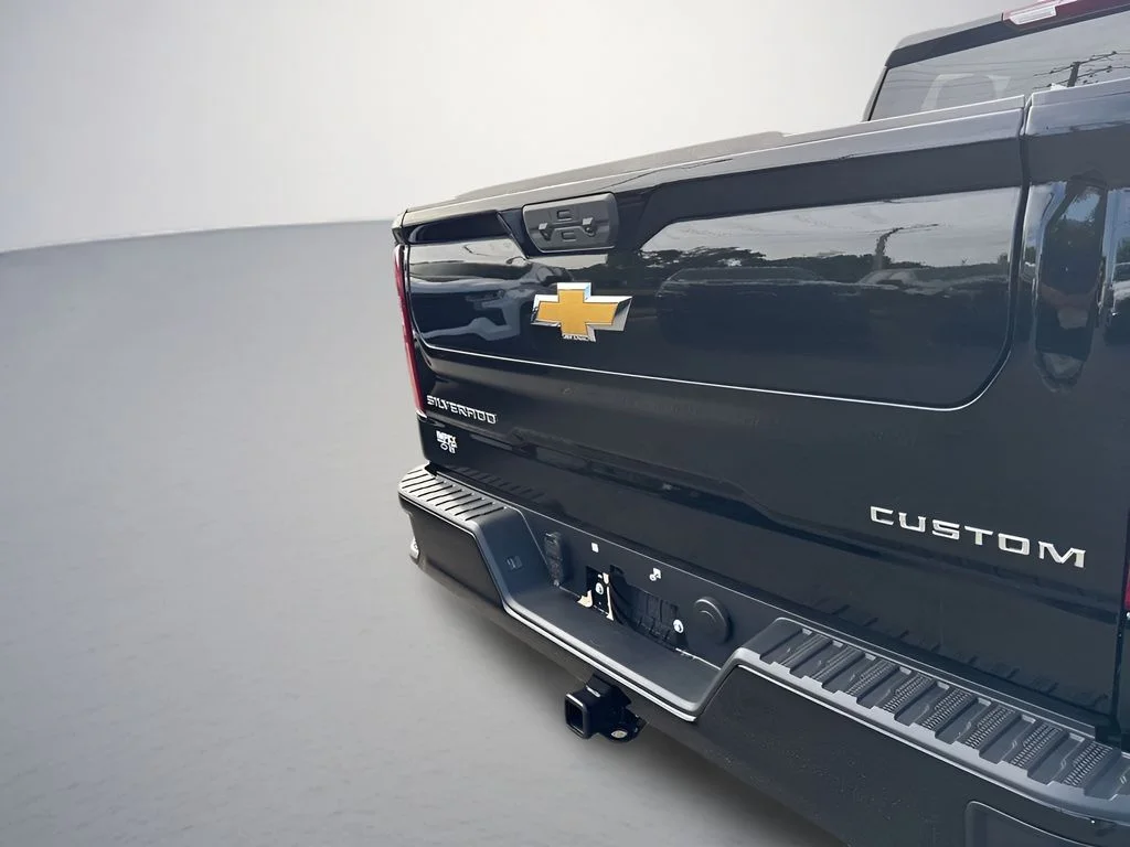Used 2026 Black Chevrolet Custom image 33