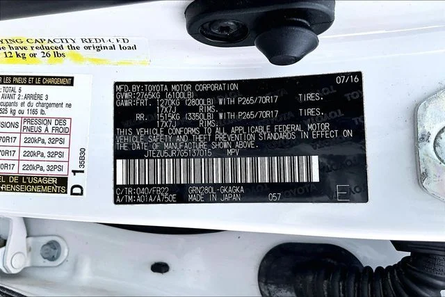 Used 2016 White Toyota SR5 image 16