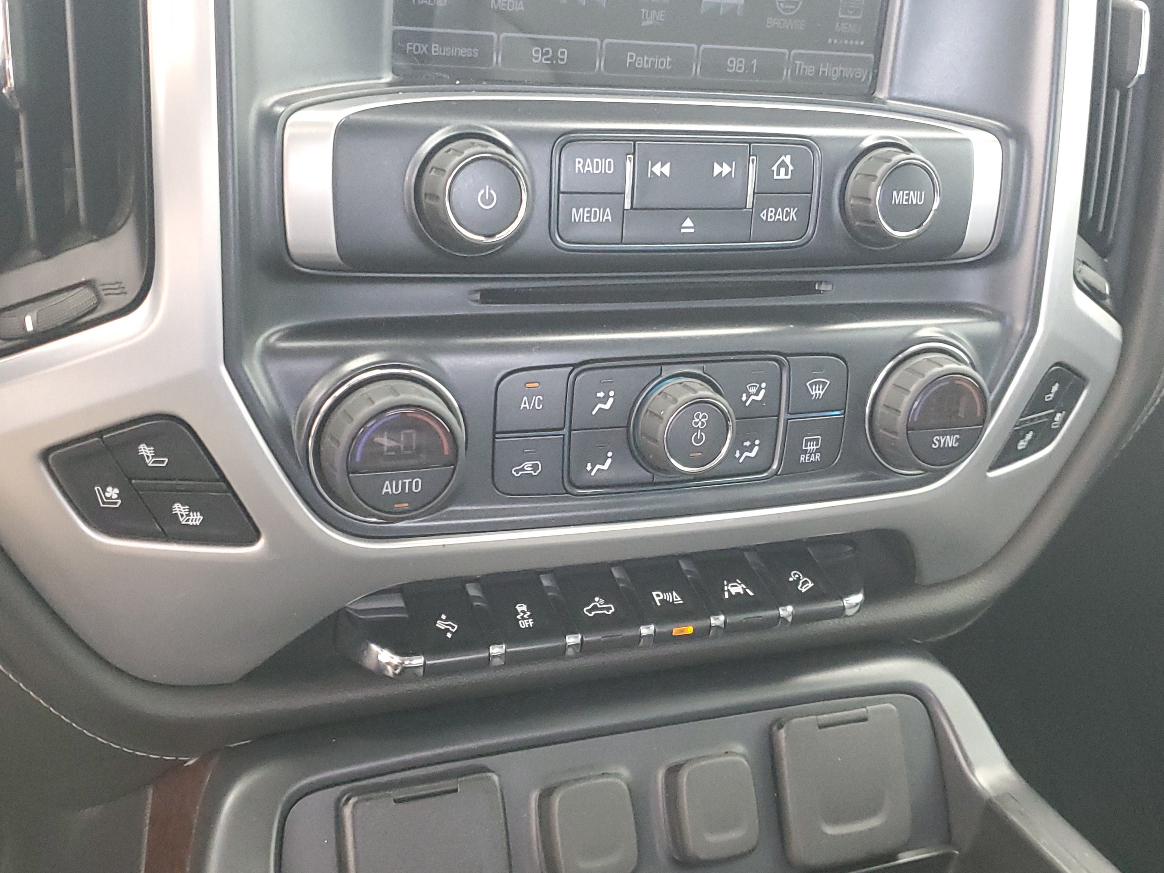 Used 2018 Quicksilver Metallic GMC SLT image 30