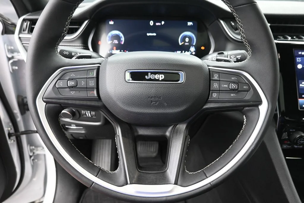 Used 2025 White Jeep Altitude X image 19