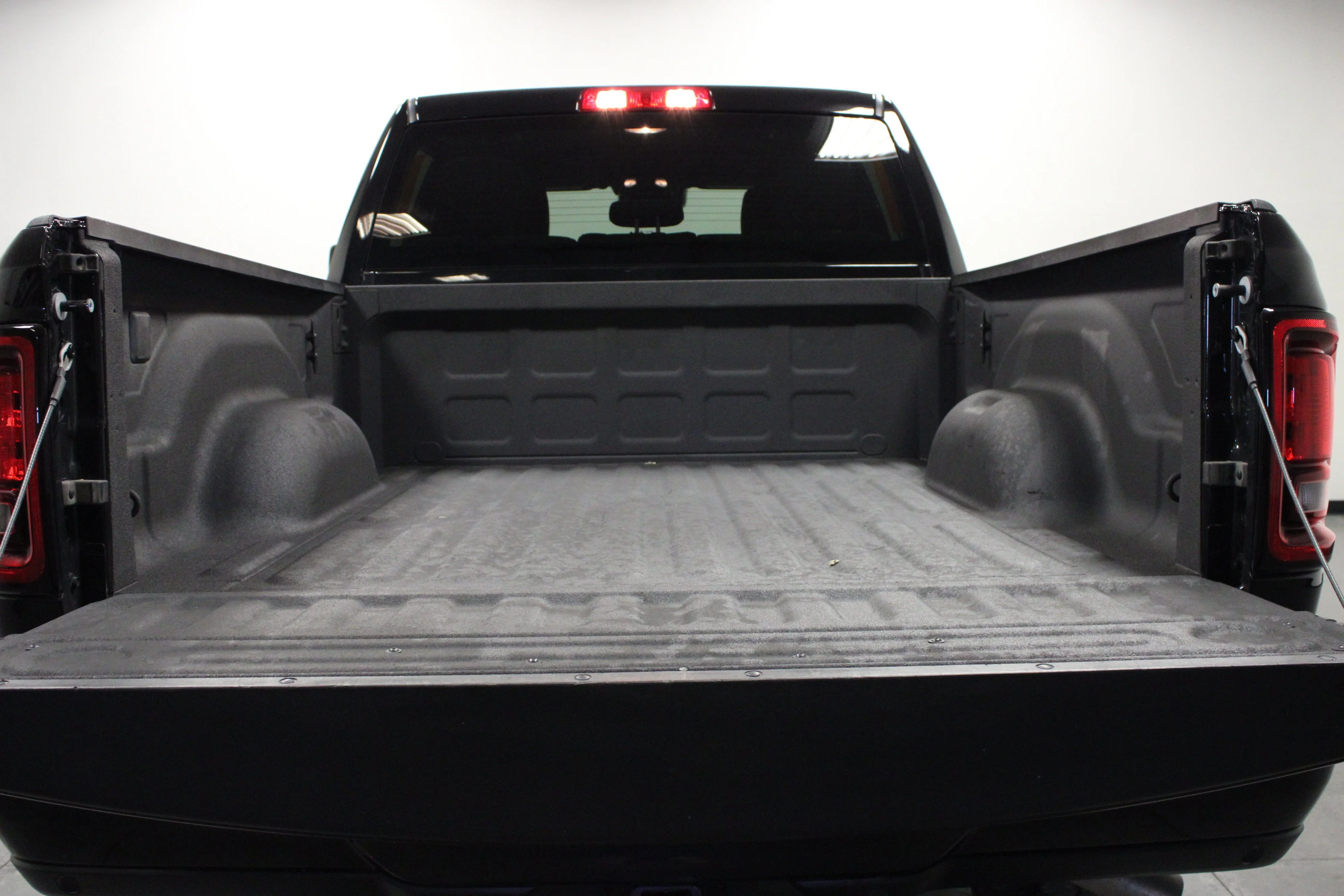 Used 2025 Diamond Black Crystal Pearlcoat Ram Big Horn image 14