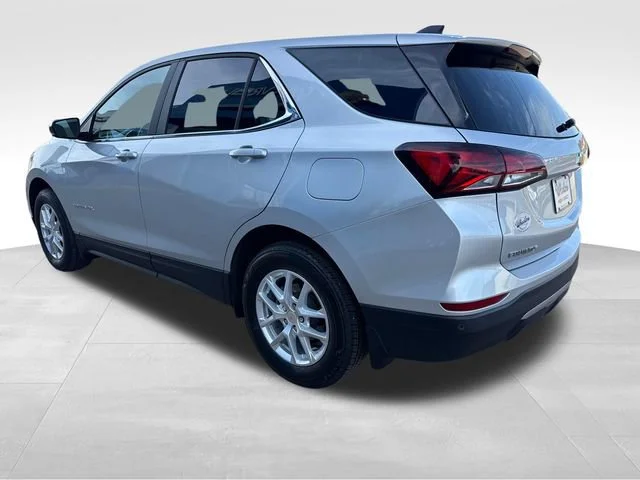Used 2022 Silver Ice Metallic Chevrolet LT image 3