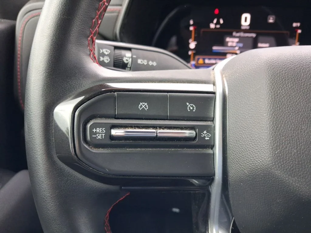 Used 2023 White Chevrolet Z71 image 29