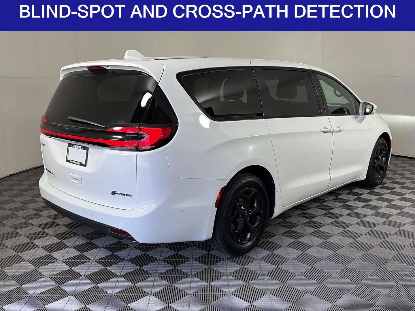 Used 2022 Bright White Clearcoat Chrysler Hybrid Limited image 5