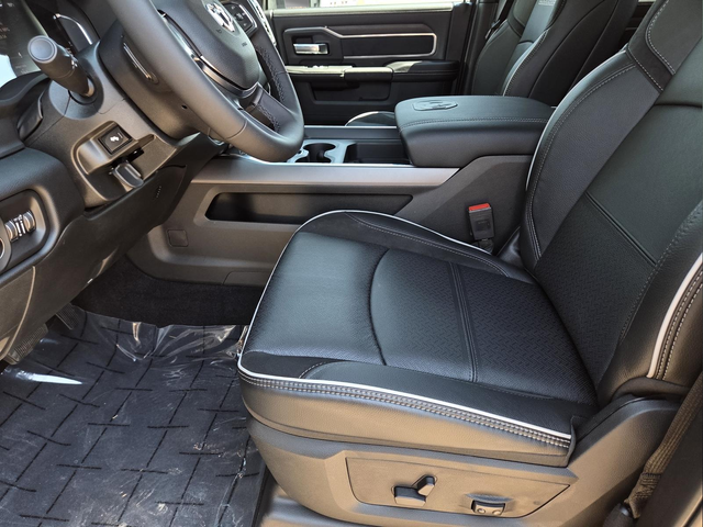 New 2027 Diamond Black Crystal Pearl-Coat Exterior Paint RAM Laramie image 18