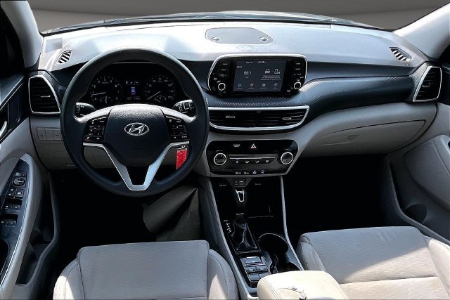 Used 2020 Black Hyundai SE image 5