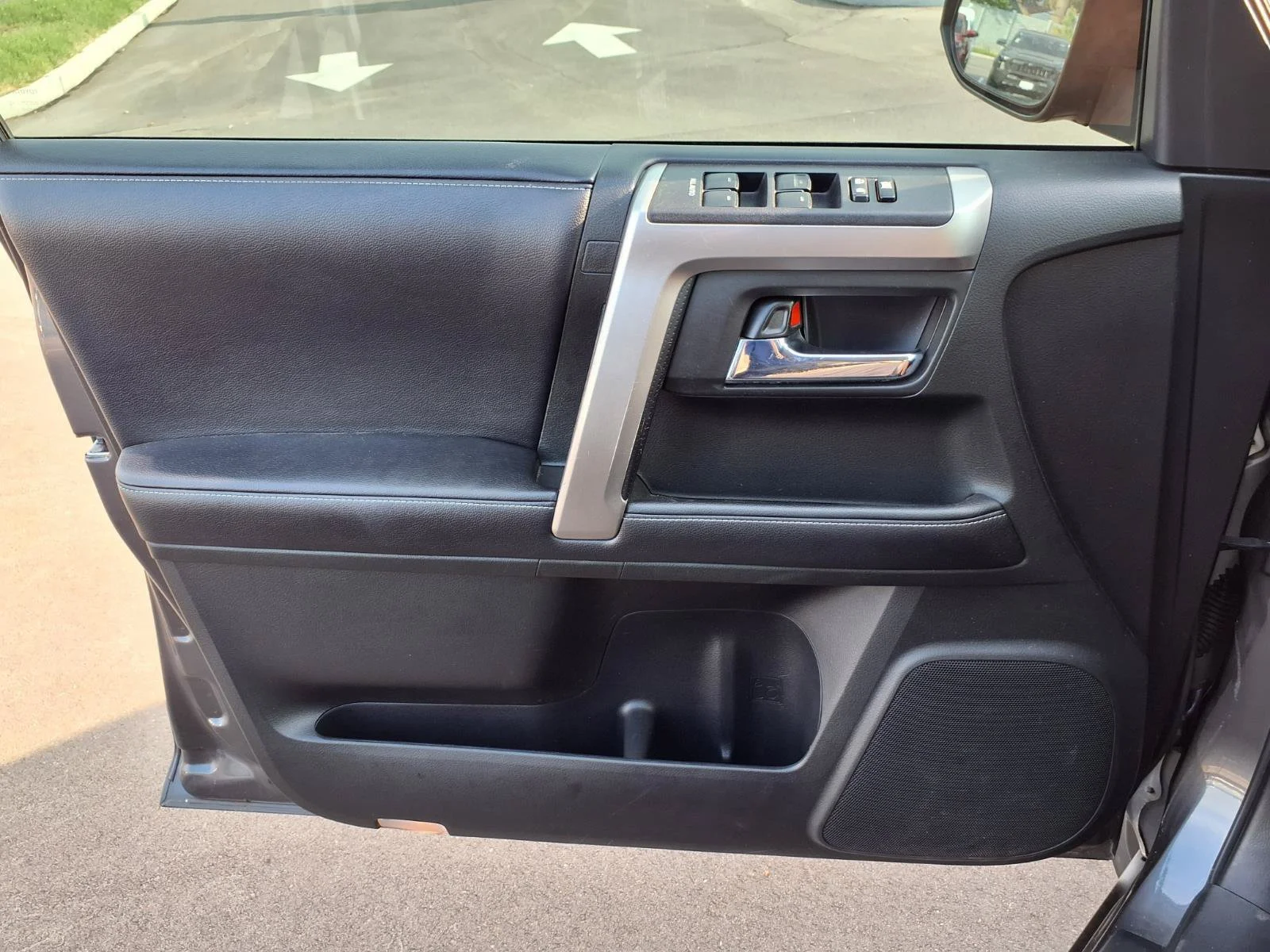 Used 2018 Magnetic Gray Metallic Toyota SR5 Premium image 19