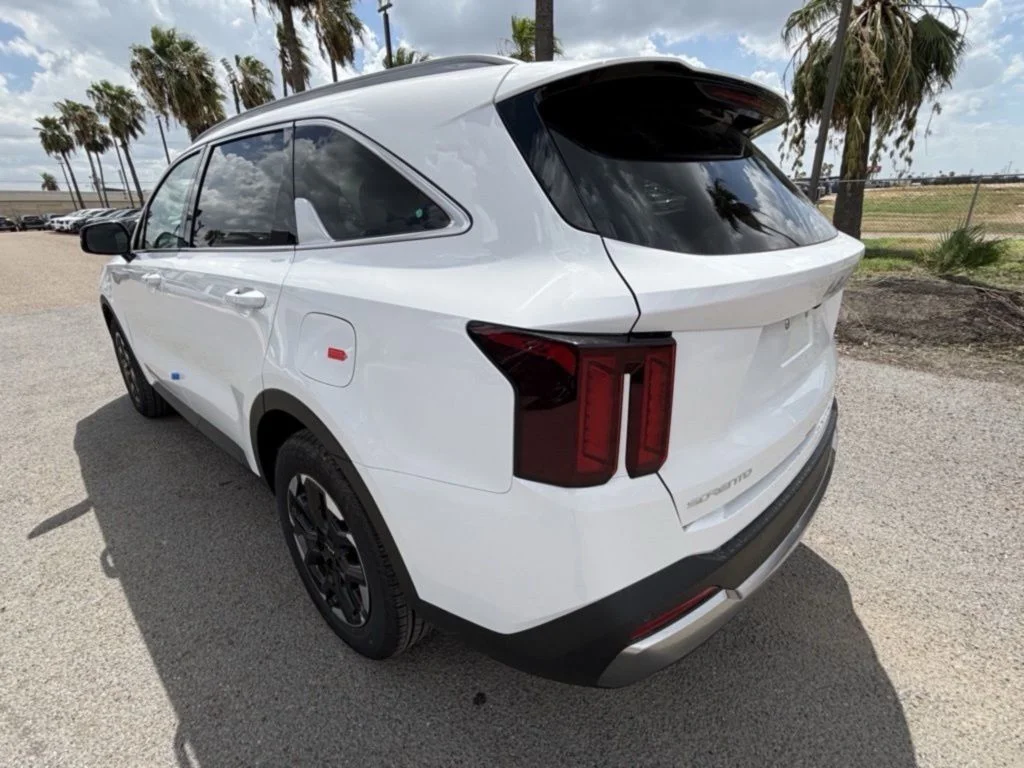 New 2026 White Kia S image 4