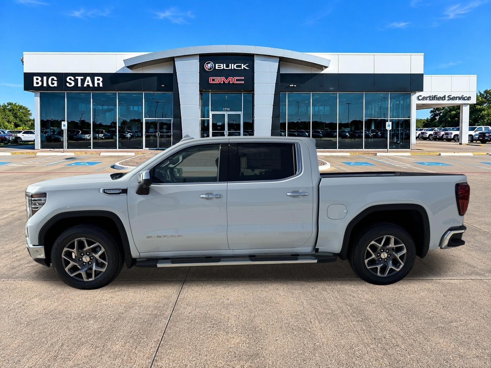 2026 GMC Sierra 1500 SLT - Photo 4