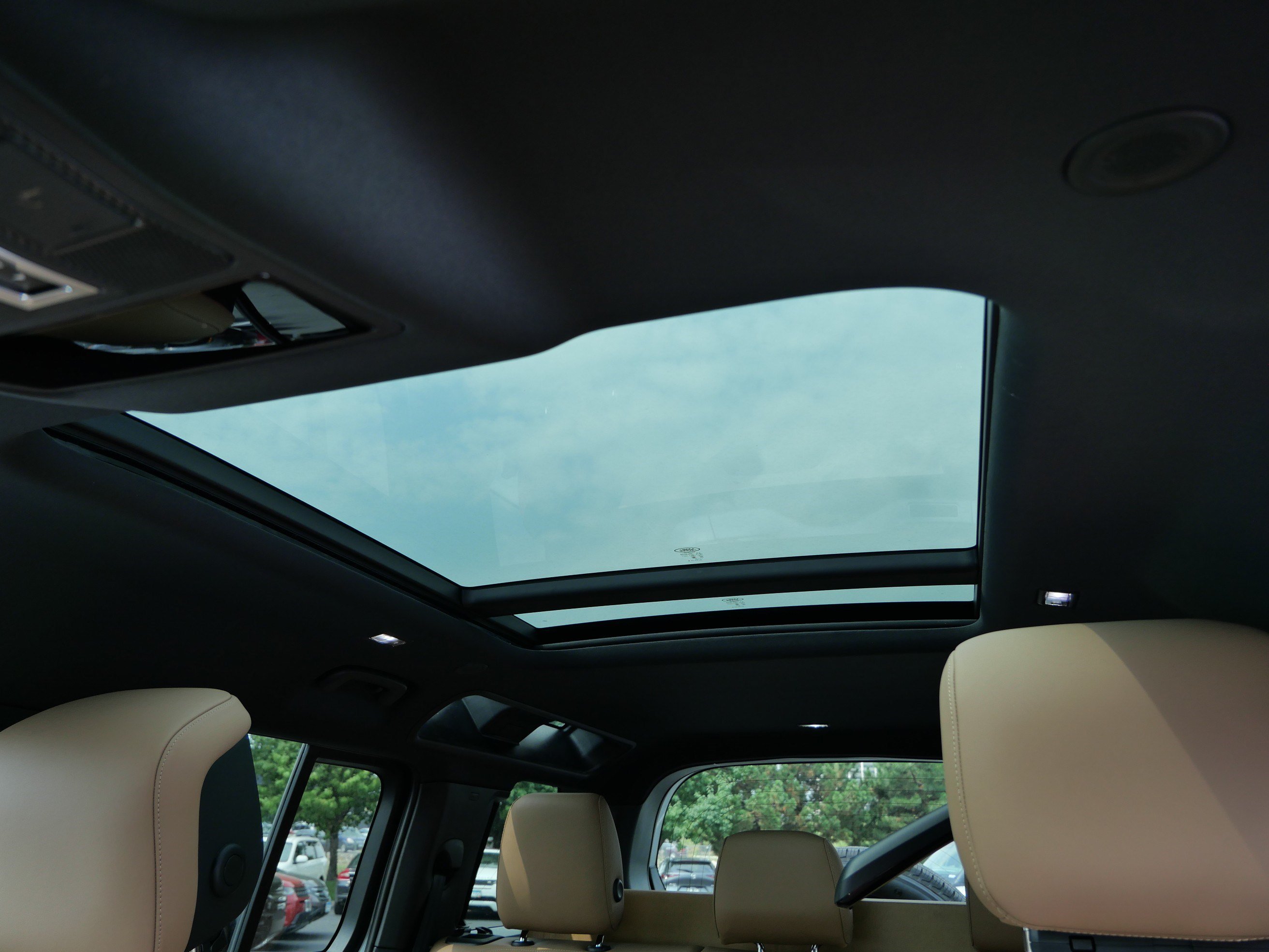 New 2026 Fuji White Land Rover S image 6