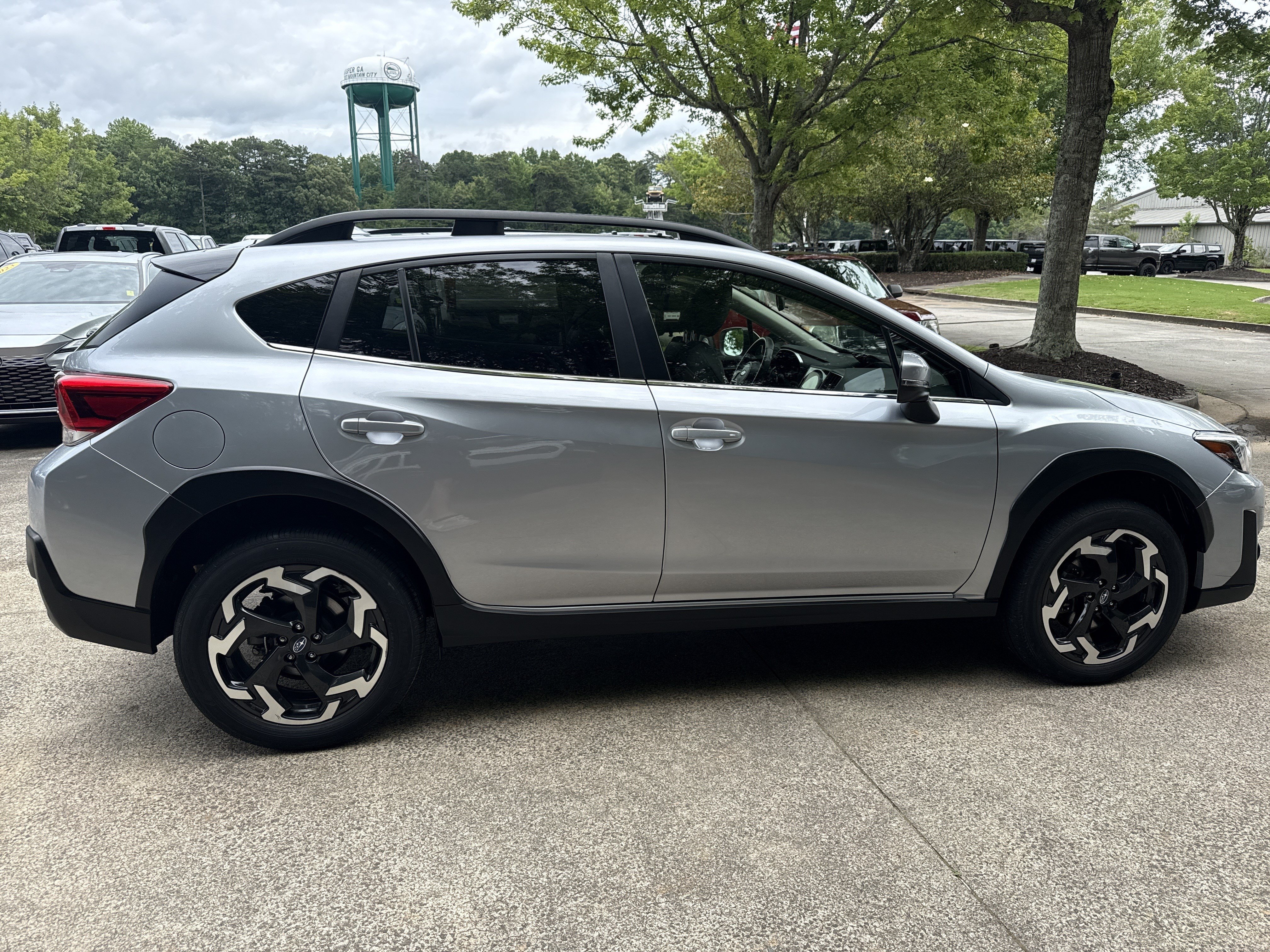 Used 2023 Ice Silver Metallic Subaru Limited image 6
