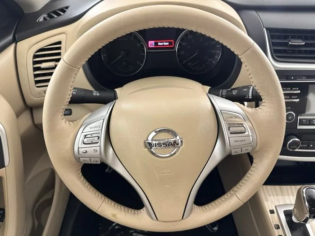 Used 2016 White Nissan 2.5 SL image 23