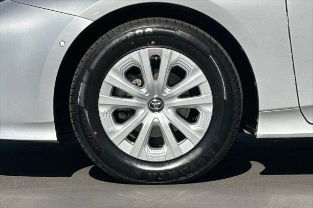 Certified Used 2021 CLASSIC SILVER MET Toyota  image 25