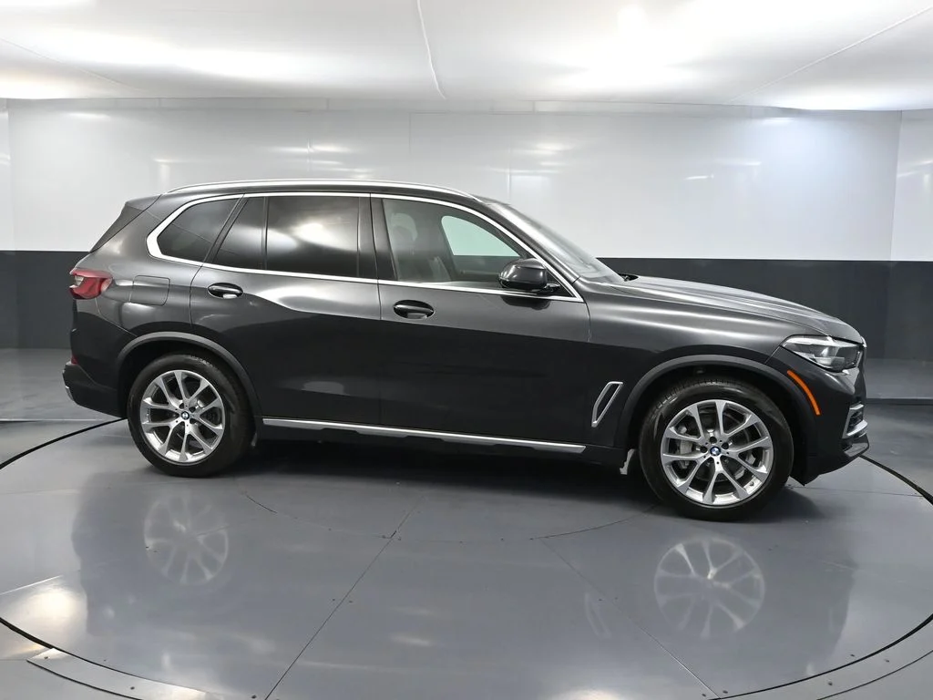 Used 2023 Gray BMW xDrive40i image 4