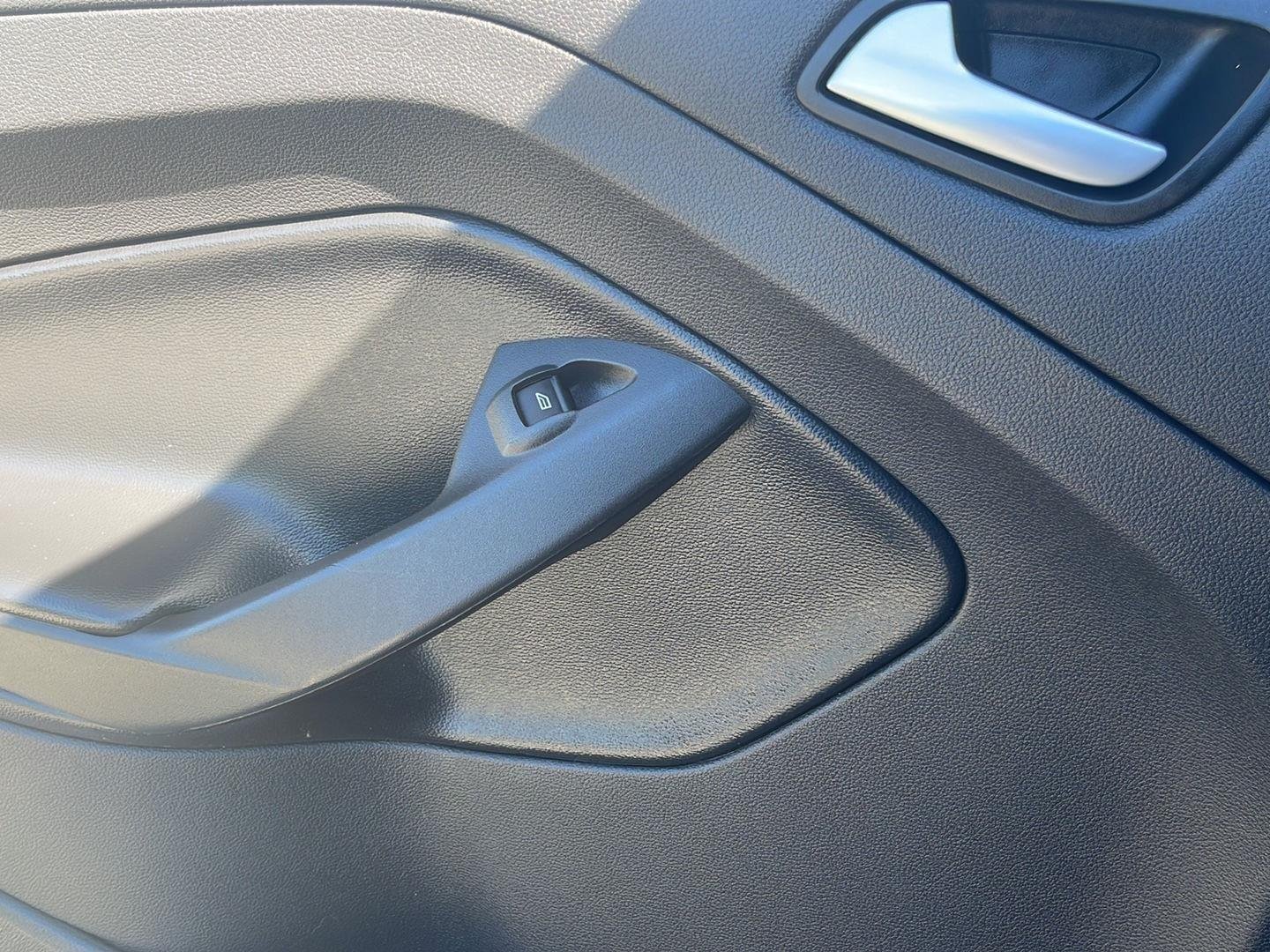 2017 Ford Escape SE - Photo 17