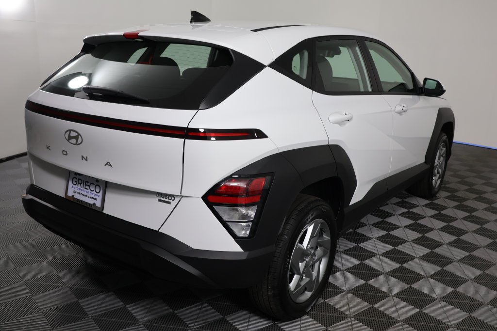 Used 2027 Atlas White Hyundai SE image 8