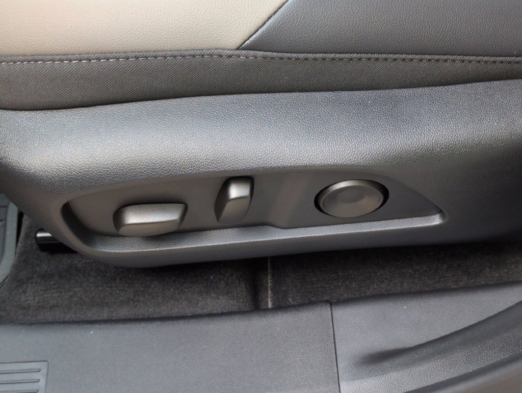 2027 Chevrolet Equinox LT - Photo 17
