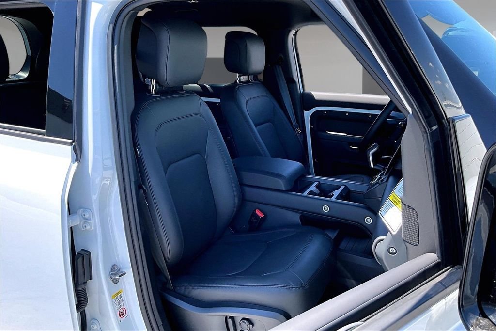 New 2026 FUJI WHITE Land Rover S image 11