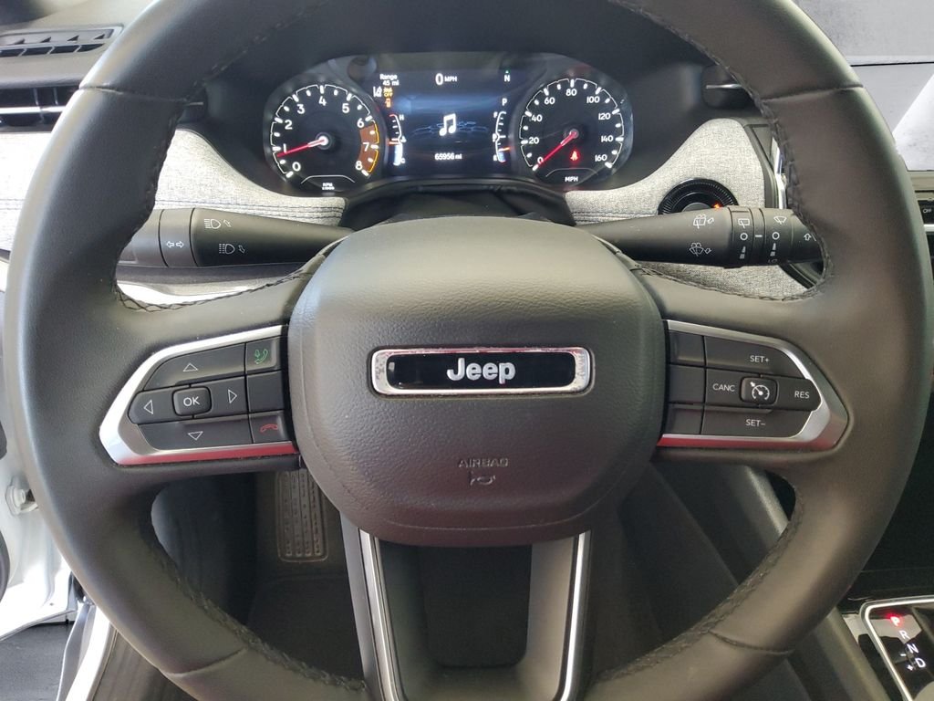 Used 2024 White Jeep Latitude image 9