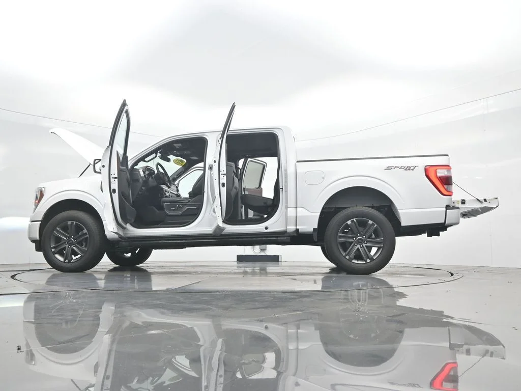 Certified Used 2023 Oxford White Ford Lariat image 51