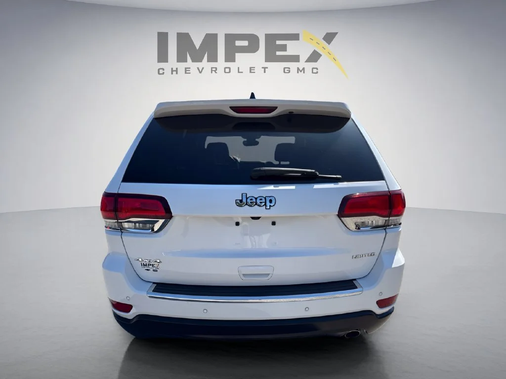 Used 2022  Jeep Limited image 4