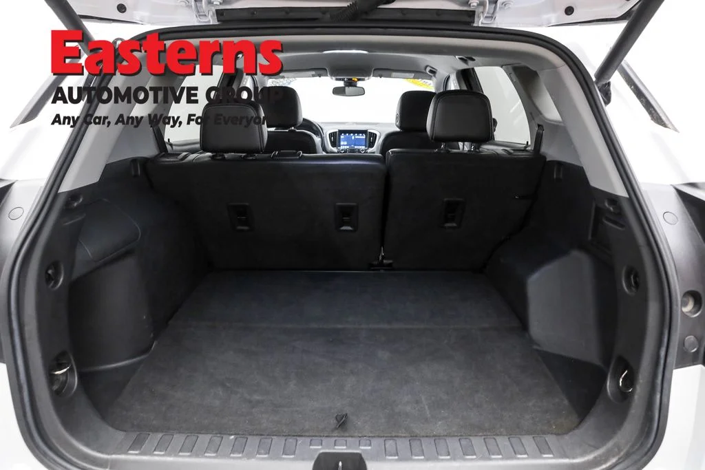 Used 2023 White GMC SLT image 9
