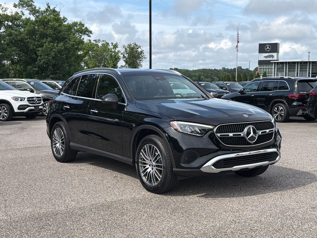 2026 Mercedes-Benz GLC GLC 300's photo