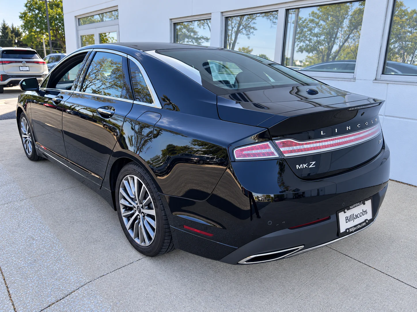 Used 2018 Black Velvet Lincoln Select image 3