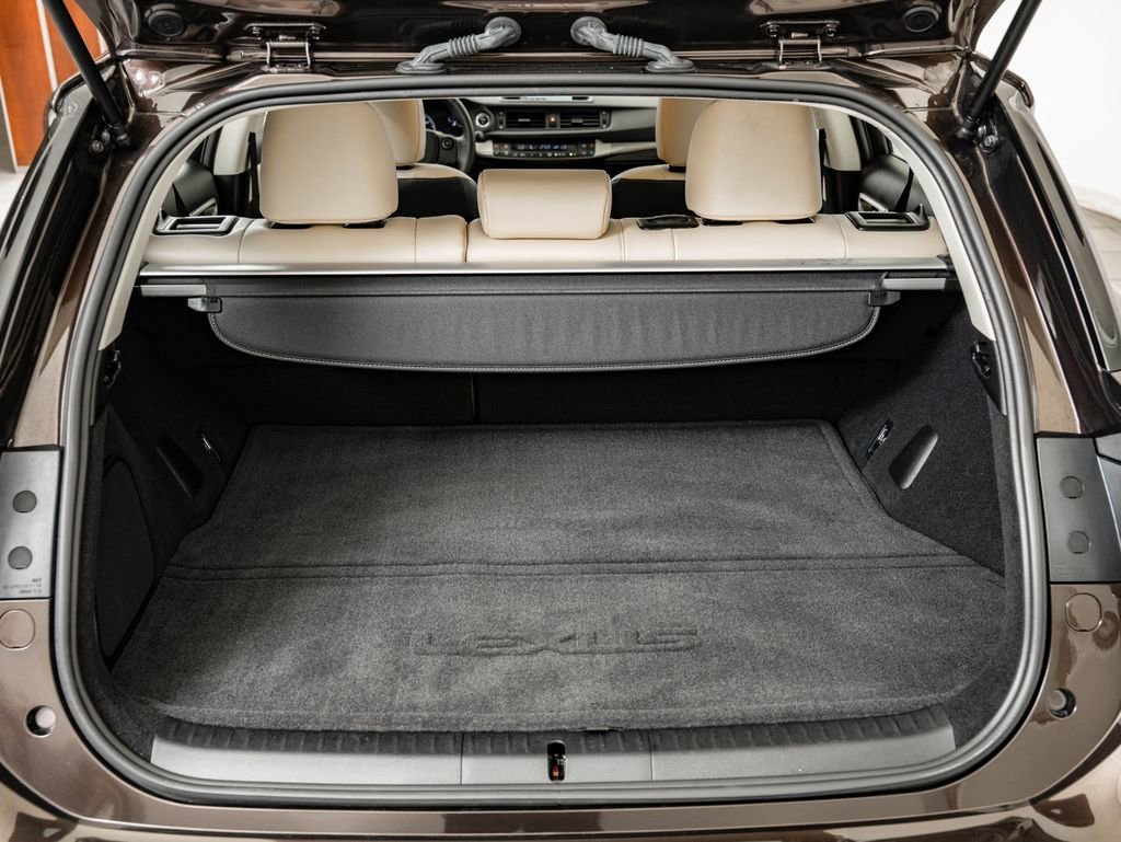 Used 2014 Pearl Lexus 200h image 19