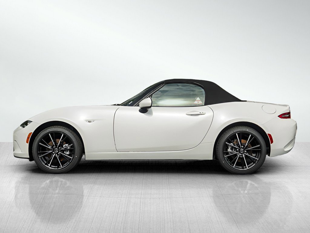 New 2025 Snowflake White Pearl Mazda Grand Touring image 4