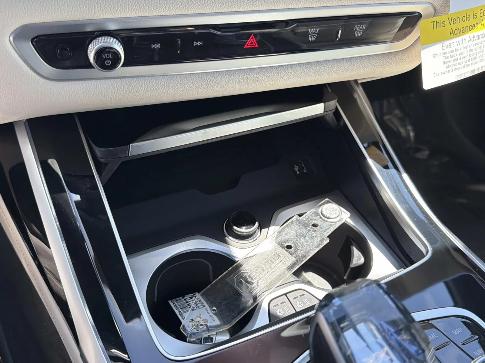 New 2026 Mineral White Metallic BMW ALPINA XB7 image 25