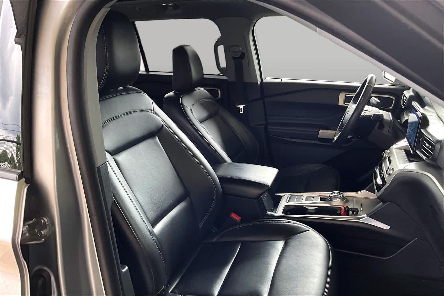 Used 2022 Iconic Silver Ford XLT image 9