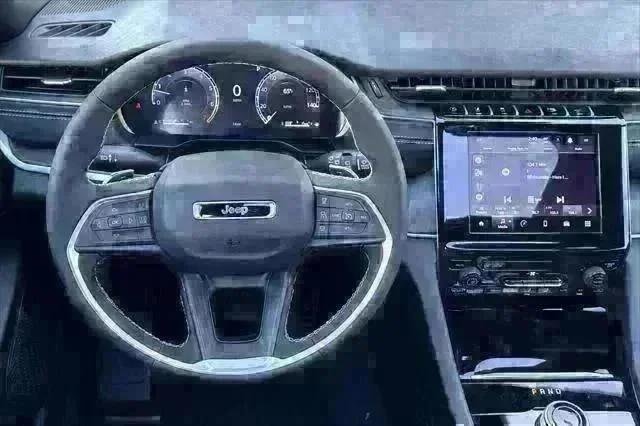 New 2025 Bright White Clear-Coat Exterior Paint Jeep Laredo X image 14
