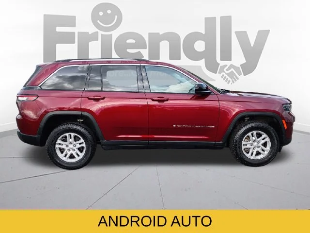 Used 2023 Red Jeep Laredo image 4
