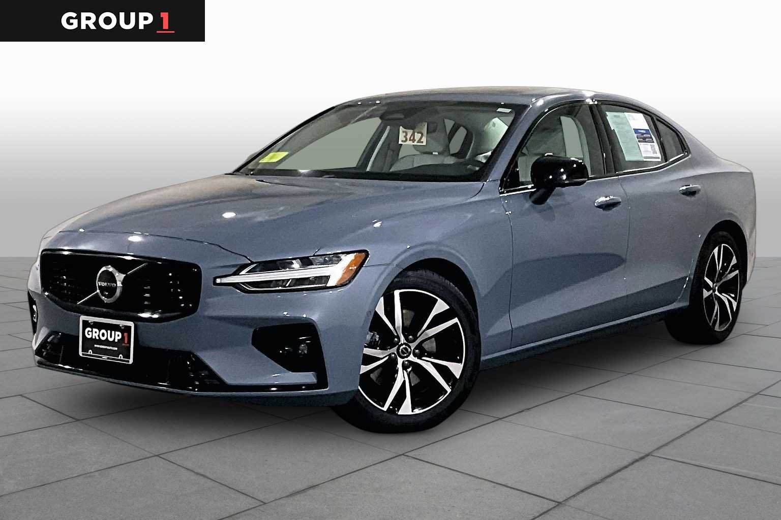 Pre-Owned 2023 Volvo S60 Plus Dark Theme
