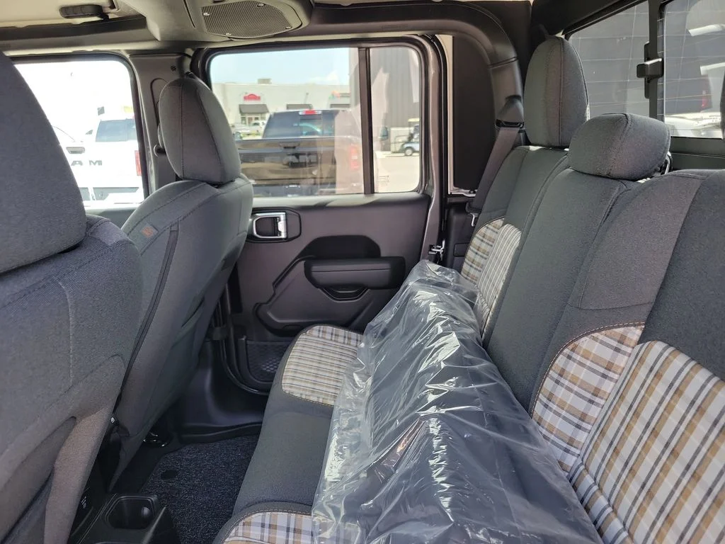 New 2026 Granite Crystal Metallic Clear-Coat Exterior Paint Jeep 85th Anniversary Edition image 25