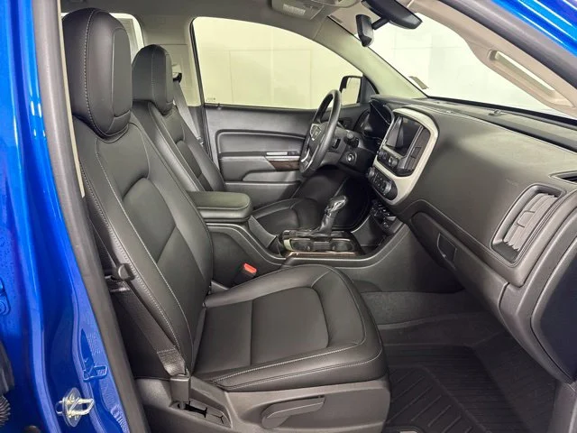 Used 2022 Blue Metallic GMC Elevation image 4
