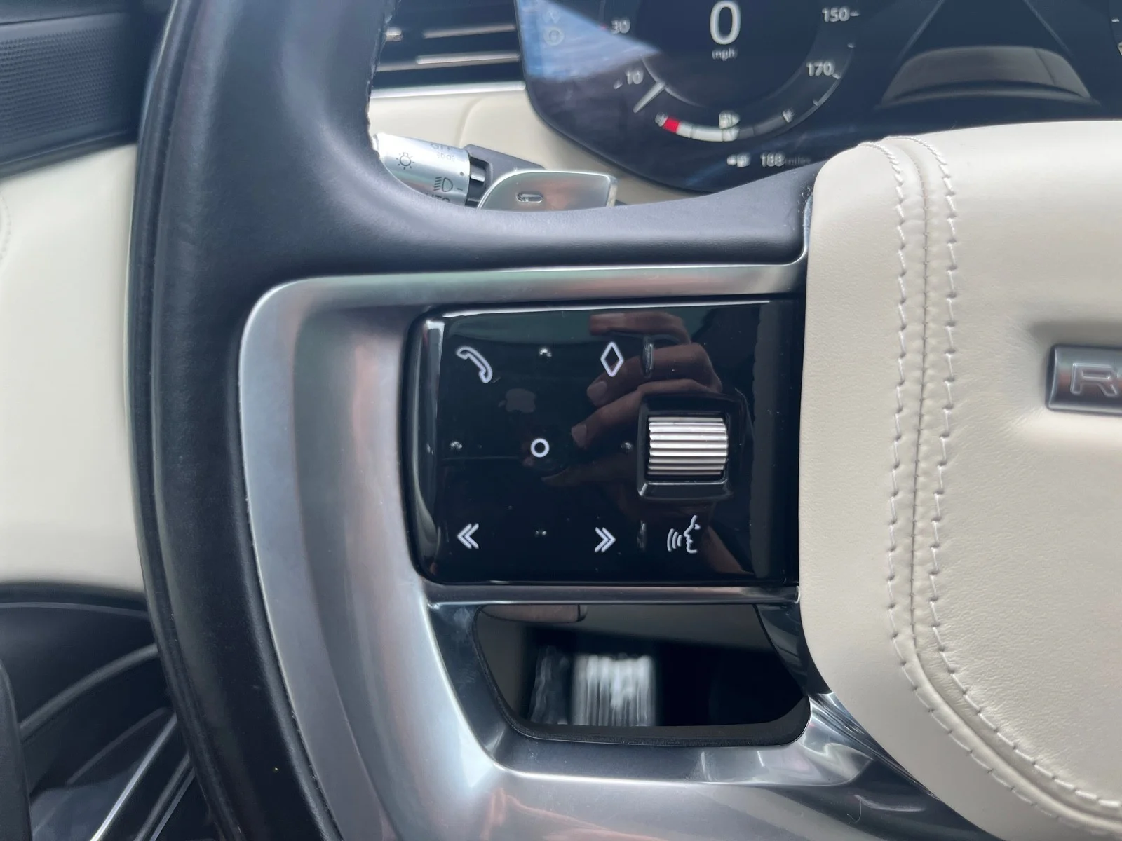 Used 2022 Fuji White Land Rover SE AWD image 29