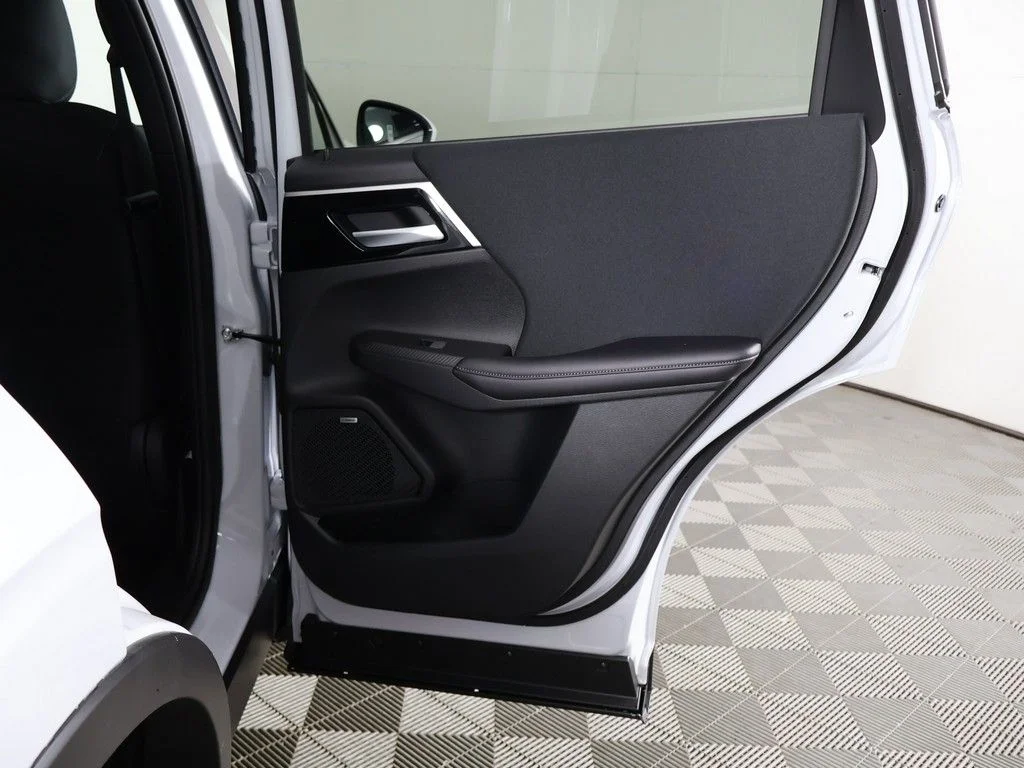 New 2026 White Mitsubishi ES image 26