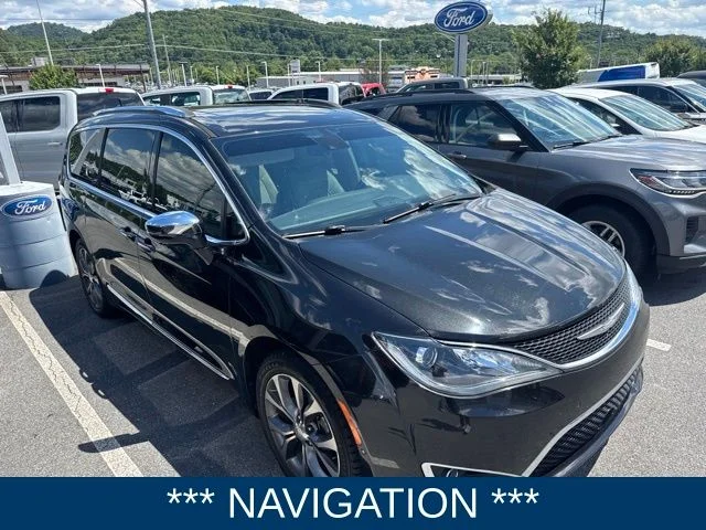 Used 2017 Black Chrysler Limited image 4