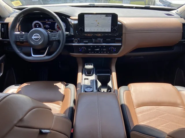 Certified Used 2024 Pearl White Tricoat/Super Black Nissan Platinum image 12