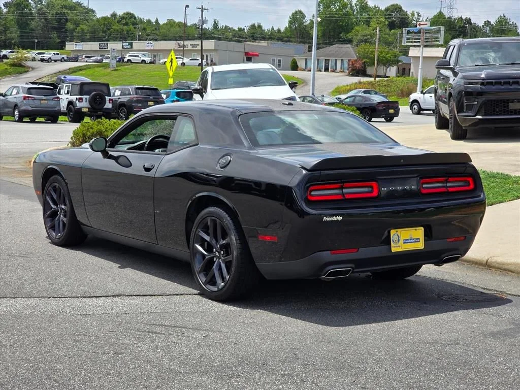 Used 2019 Black Dodge SXT image 24
