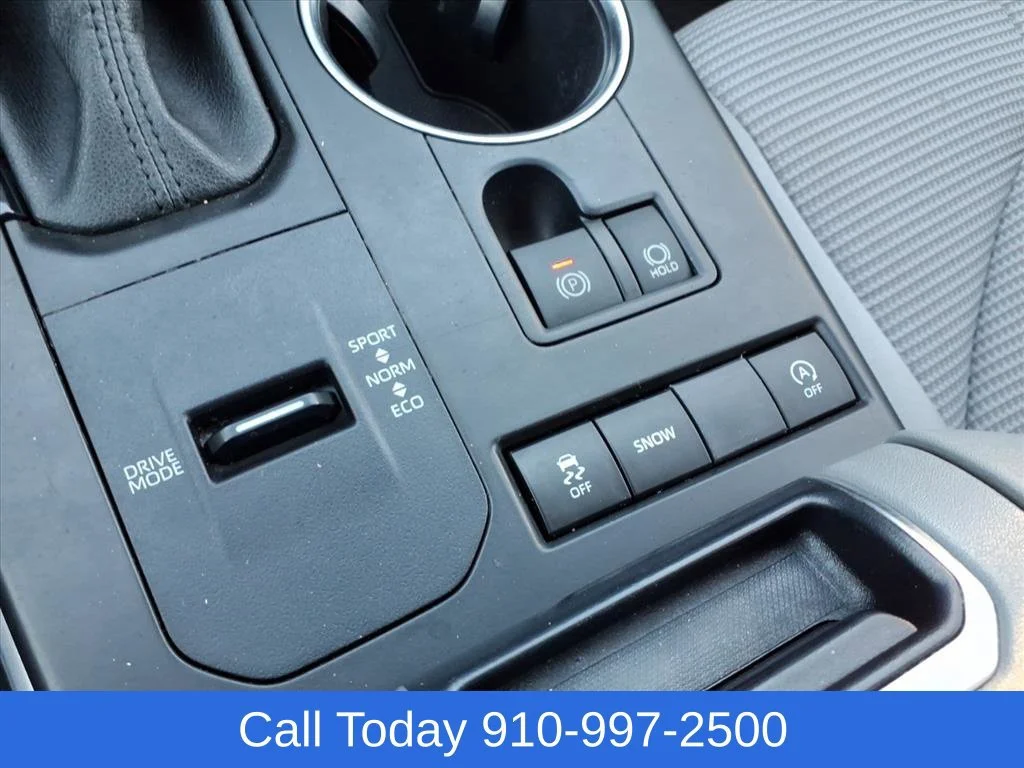 Used 2022 Black Toyota L image 19