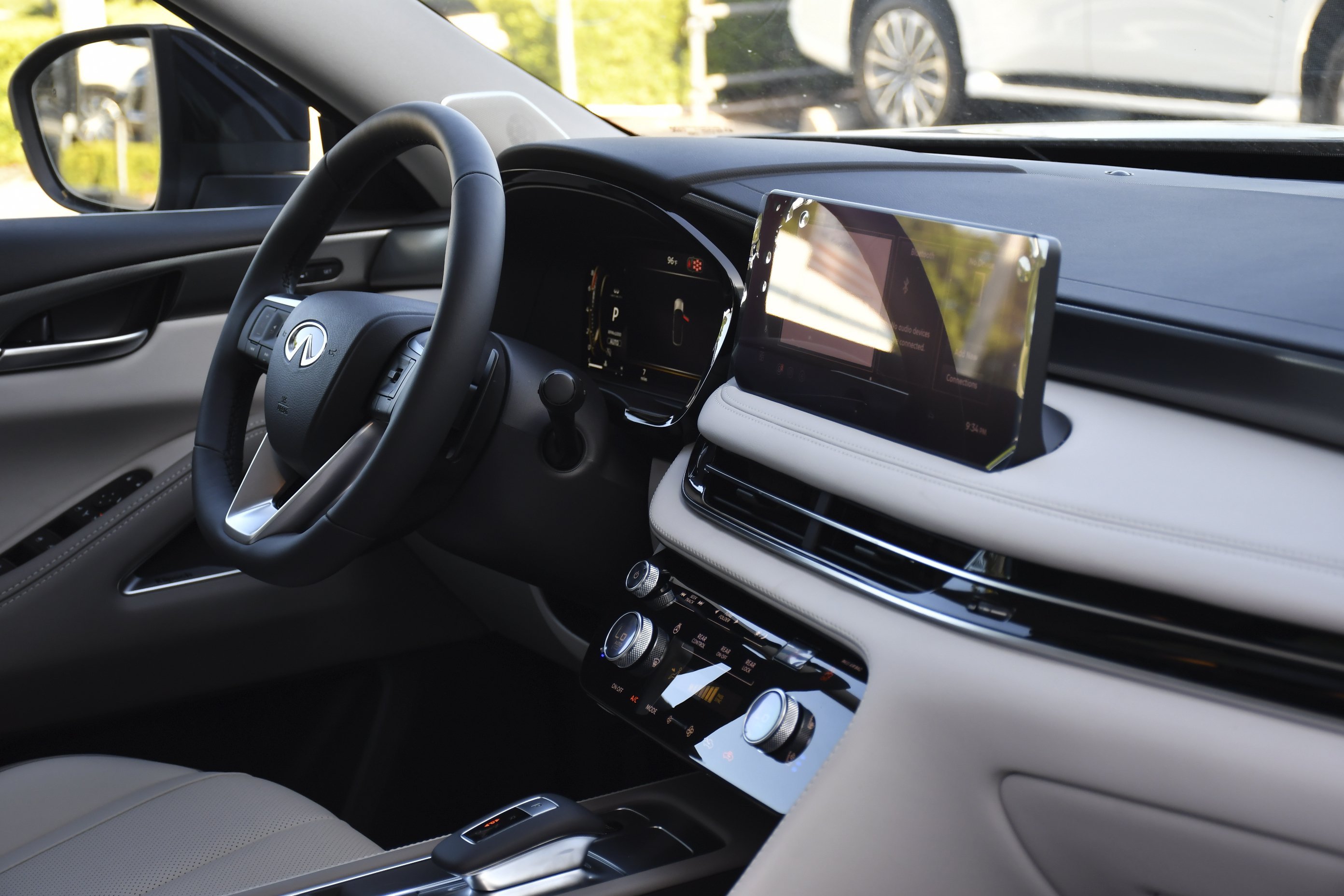 New 2027 HARBOR GRAY INFINITI Luxe AWD image 25