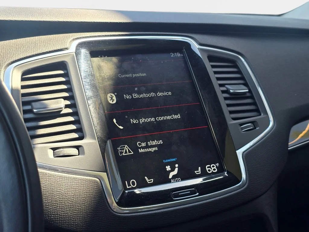 Used 2019 White Volvo T6 Momentum image 24