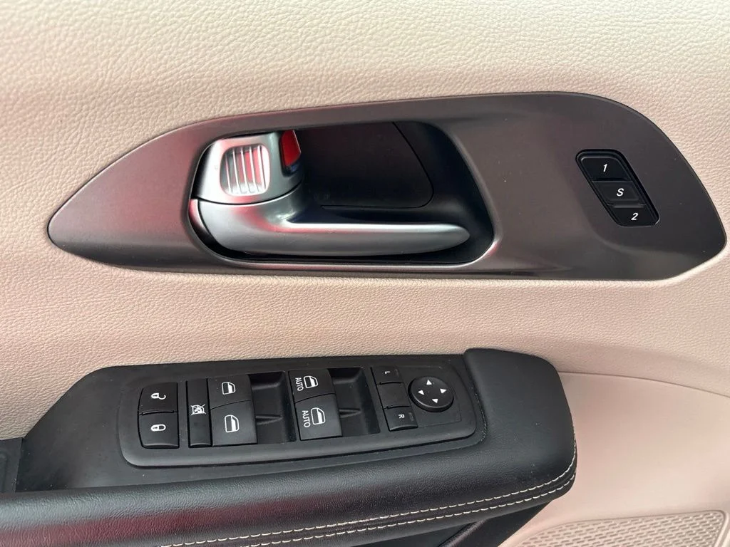 Used 2023 Gray Chrysler Touring L image 32