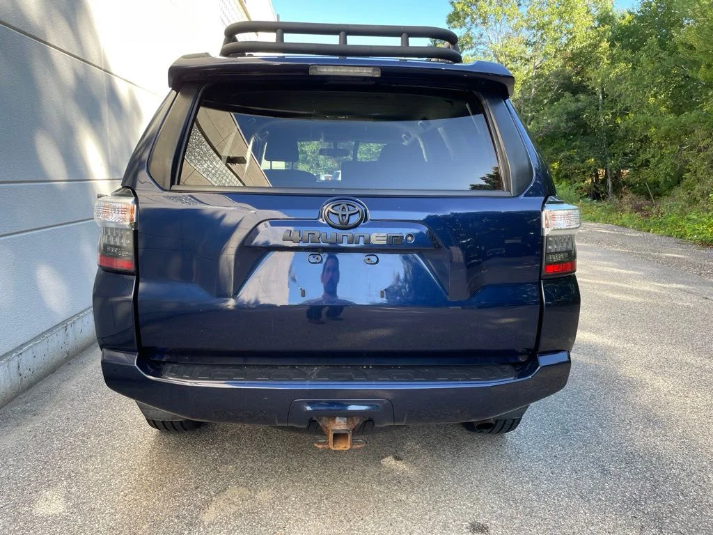 Used 2017 Blue Toyota SR5 image 7