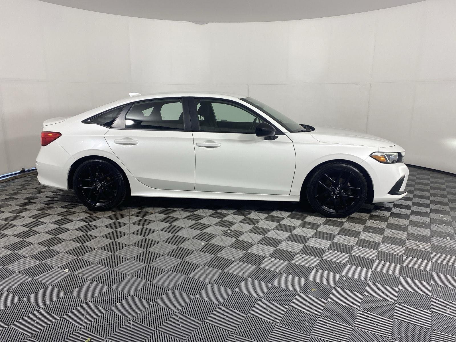 Used 2024 Platinum White Pearl Honda Sport image 9