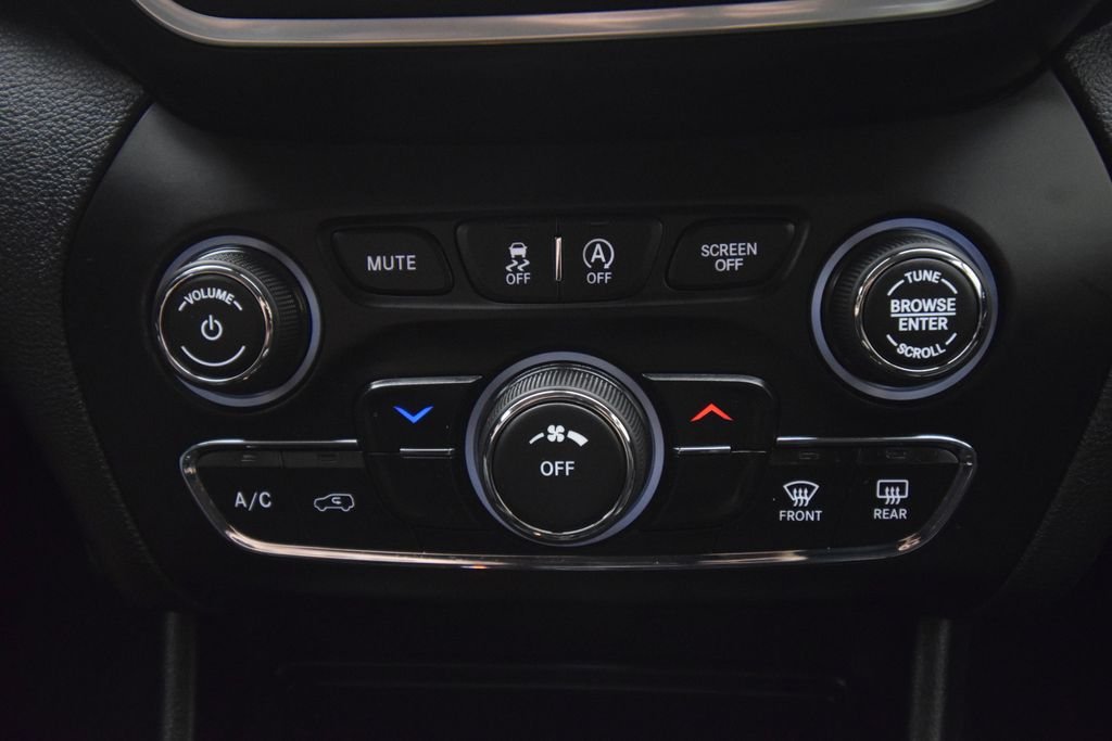 Used 2019 Velvet Red Pearlcoat Jeep Latitude Plus image 32
