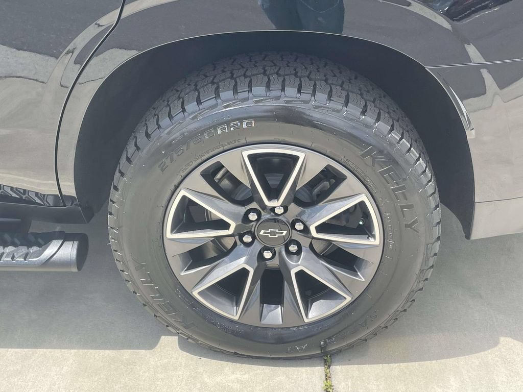 Used 2023 Black Chevrolet Z71 image 9